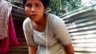 बंगाली लड़की ने अपनी नंगी वीडियो रेकॉर्ड करी