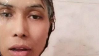 भारतीय टैंगो न्यूड लड़की अलग करना साड़ी और स्नान