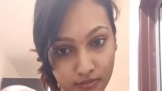 एक कॉलेज लड़की की तमिल न्यूड स्ट्रिप सेल्फी