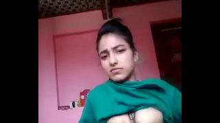 वर्जिन इंडियन लड़की ने चूत वाली नंगी सेल्फी बनाई