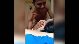इंडियन भाभी के बूब्स चूस के चोदा – देसी स्कैंडल वीडियो