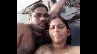 देसी मौसी के साथ नदी पर मस्ती का सेक्सी एमएमएस