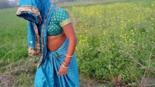 पड़ोसी की बीबी की गीली बर को छोड़ते हुए सेक्सी ब्लू फिल्म